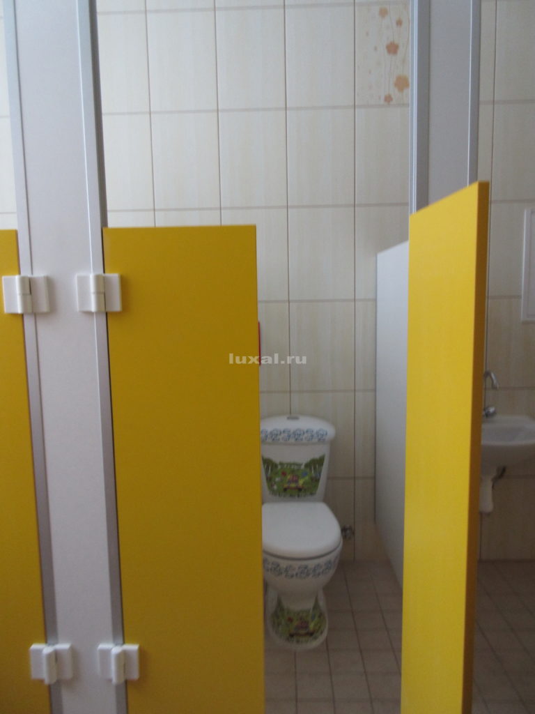 безопасные детские туалетные кабинки в детском саду